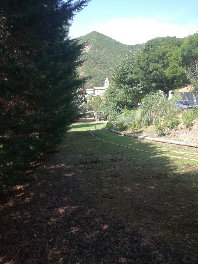 Gites Les Tilleuls Clamensane Esterno foto